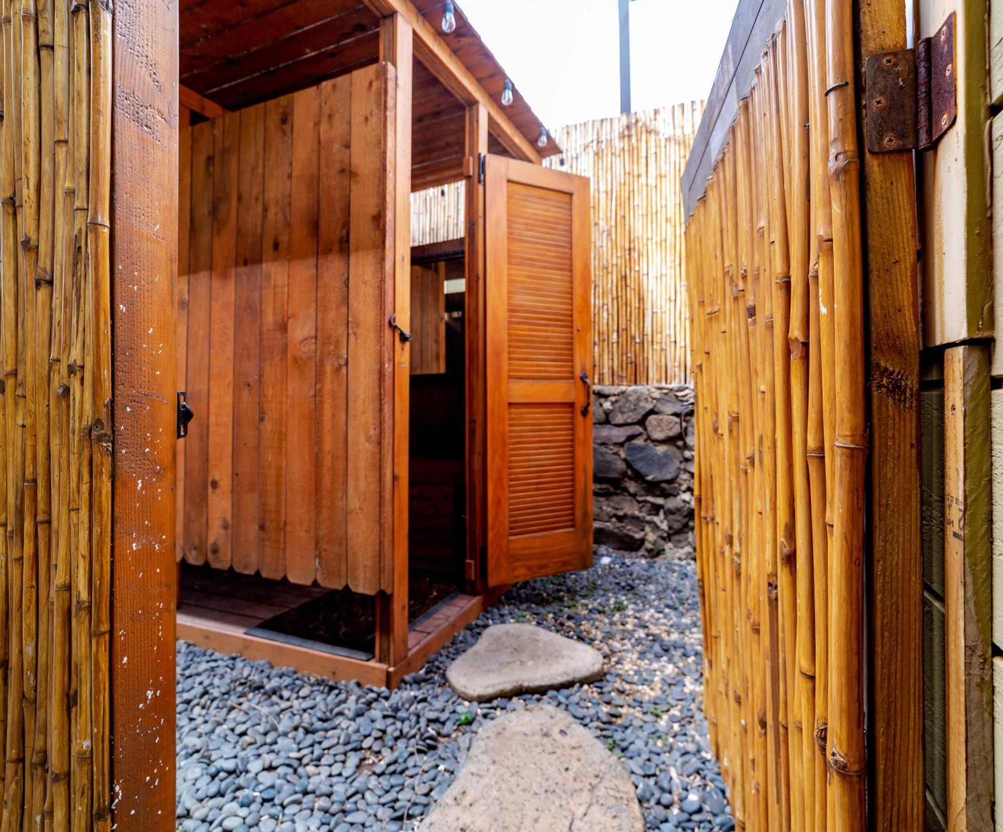 Lotus Suite, 1 Bedroom, Sleeps 4, Pool & Bbq, Pre-Renovation Summer Sale คิเฮอิ ภายนอก รูปภาพ